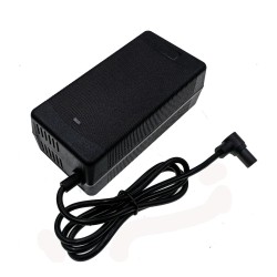 Schnellladegeraet 54.6V fuer Xiaomi Scooter 5 Pro  - 4 Passend: fuer Xiaomi Scooter 5 Pro, ausgelegt auf 54.6V Ladung.Sicher: Sc