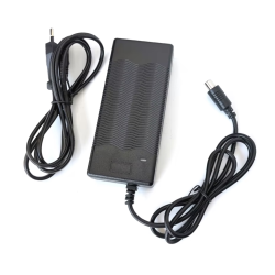 Nabíjačka pre internú batériu elektrokolobežky Navee V40  - 1 Nabíjačka pre internú batériu elektrokolobežky Navee V40
Nabíjačka