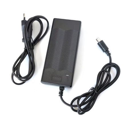 Ladegerät für den internen Akku des Navee V40 Elektrorollers  - 1 Ladegerät für den internen Akku des Navee V40 Elektrorollers
B