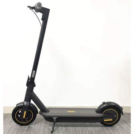 Ninebot Max G30 kansainvälinen versio - 45 km itsenäisyyttä - 350 W moottori - 15,3 Ah akku - IPX7 Segway - Ninebot - 3 Vahvempi